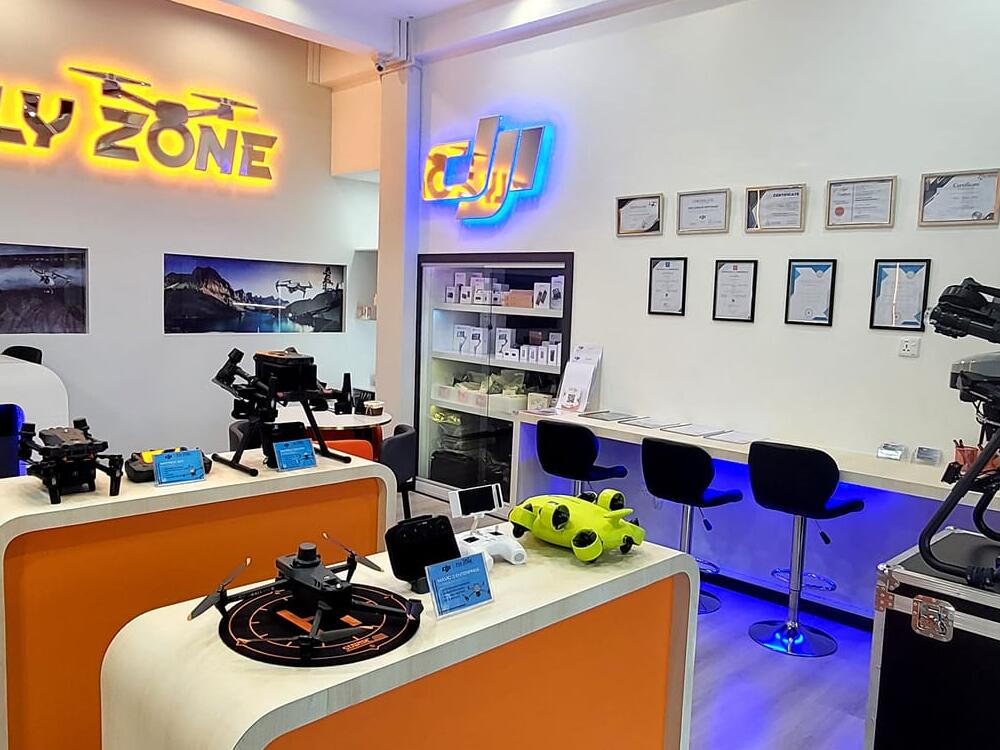 https://www.rcflyzone.com.my/FZ - Store View