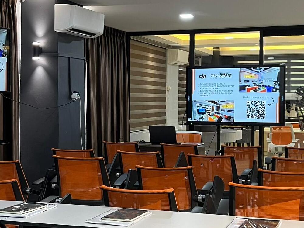 https://www.rcflyzone.com.my/FZ Training Room 2